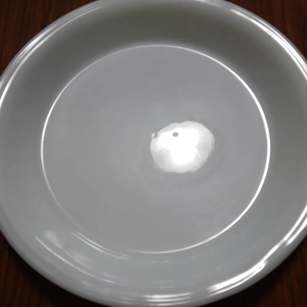 PYREX 909 Lime Green 9 inch pie plate No chips or cracks.